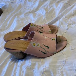 Coconuts daisy printed mules